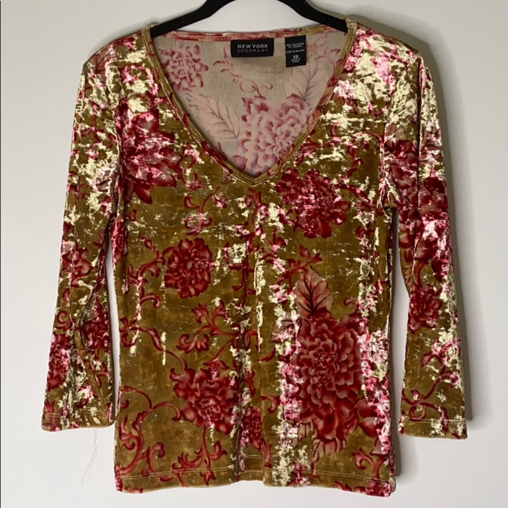 Flower Design Crushed Velvet Top